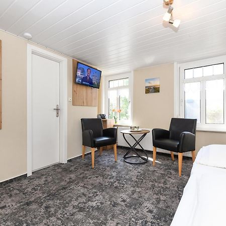Pension Burggaststaette Heyken Neuharlingersiel Extérieur photo
