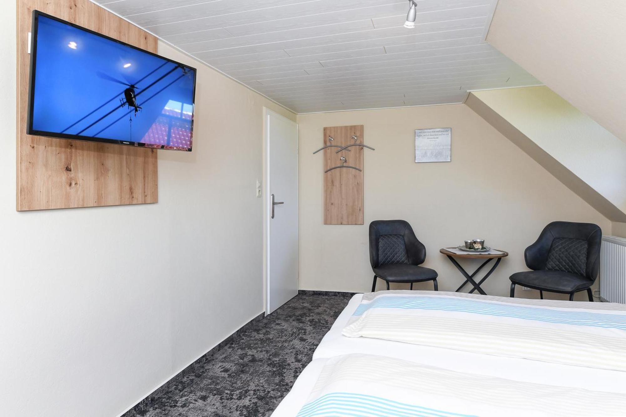 Pension Burggaststaette Heyken Neuharlingersiel Extérieur photo