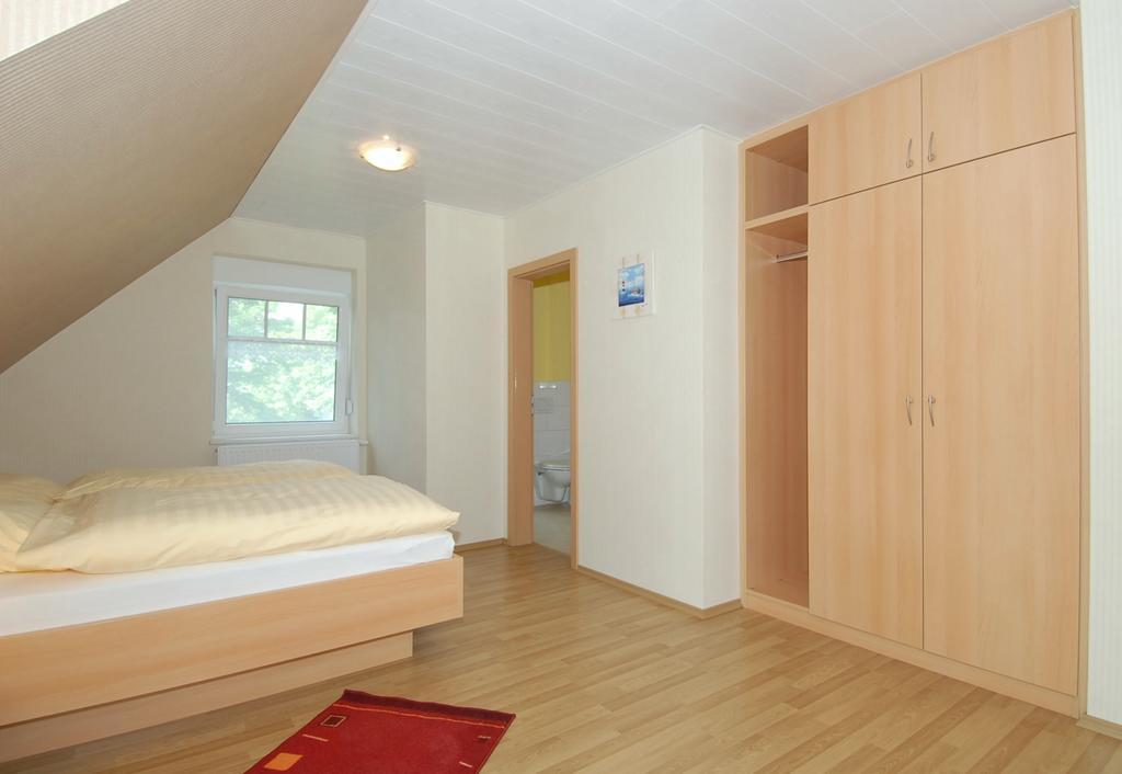 Pension Burggaststaette Heyken Neuharlingersiel Chambre photo