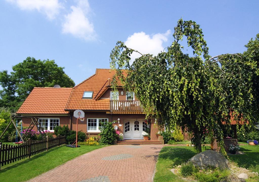 Pension Burggaststaette Heyken Neuharlingersiel Extérieur photo
