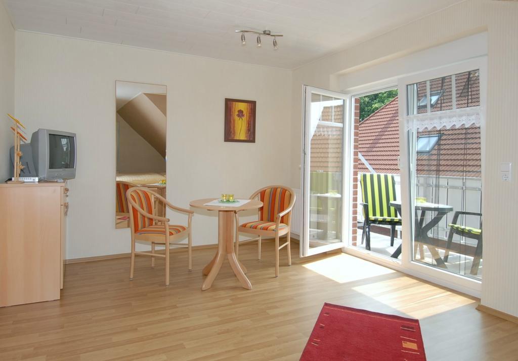 Pension Burggaststaette Heyken Neuharlingersiel Chambre photo