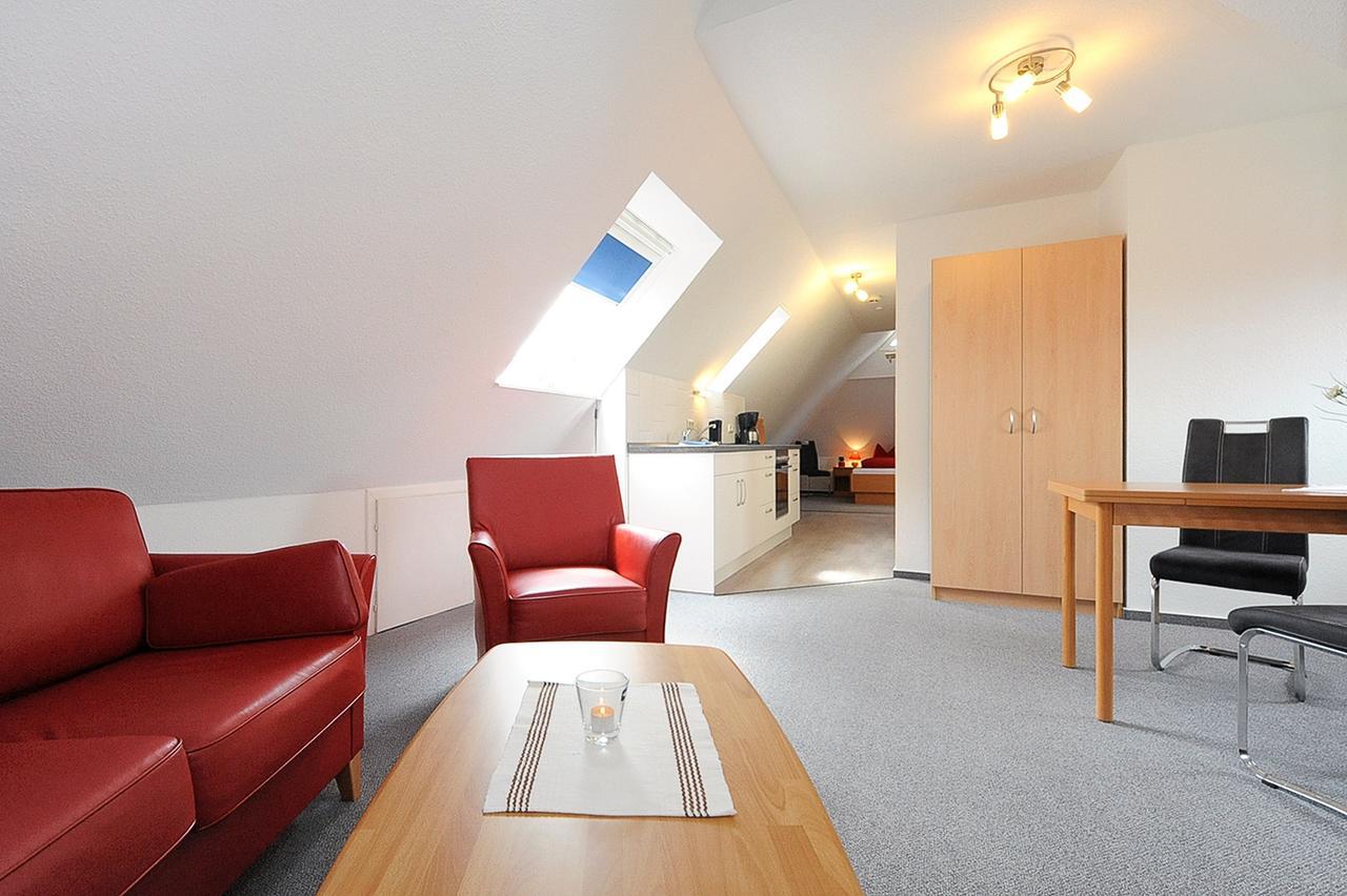 Pension Burggaststaette Heyken Neuharlingersiel Extérieur photo